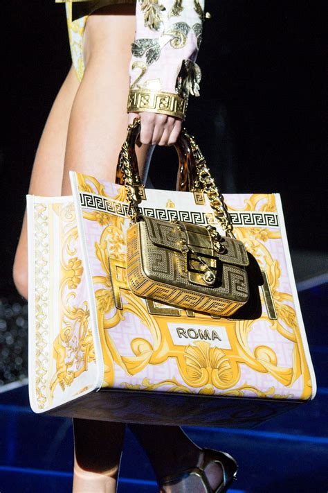 Le shopping bag sono le borse su cui investire ora